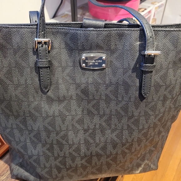 Michael Kors black tote - Picture 4 of 10